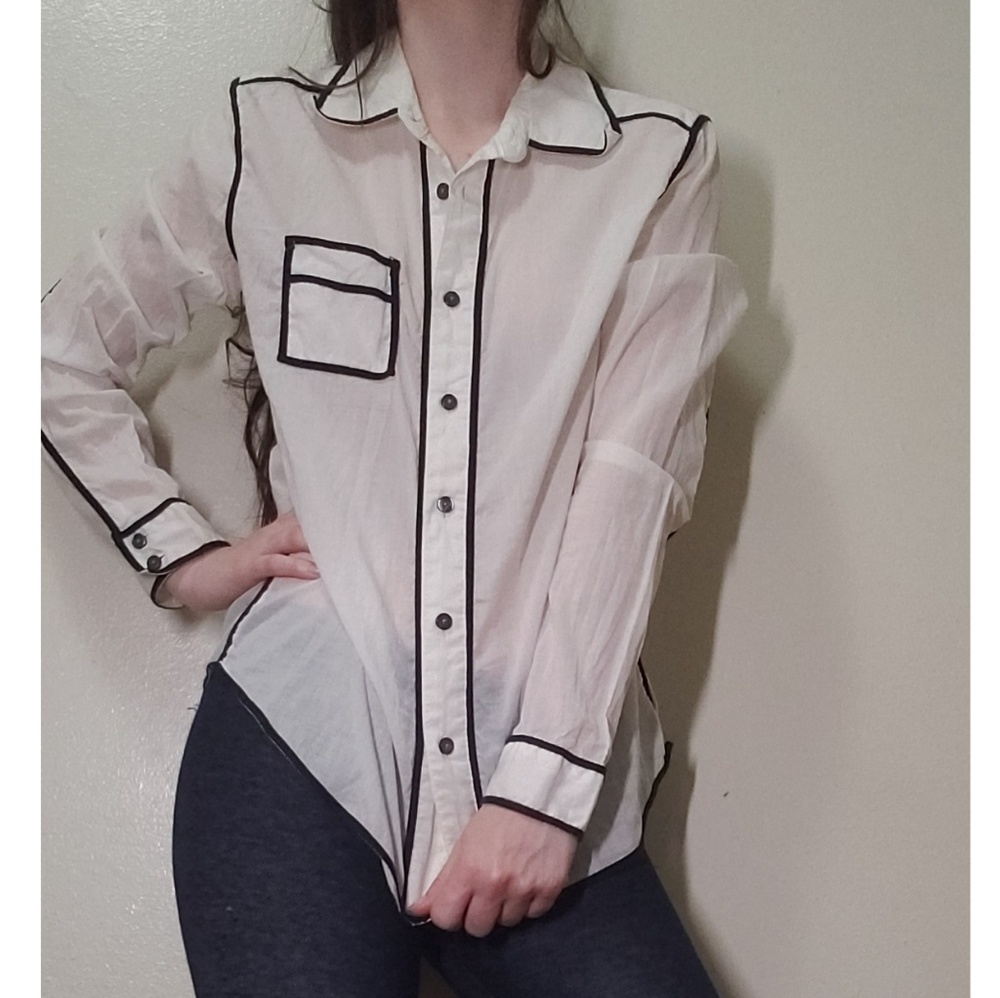 White black trimmed bottom down shirt